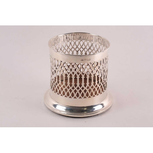 348 - A silver bottle holder. London 1908 by Mappin and Webb. Cylindrical with pierced sides and turned wo... 