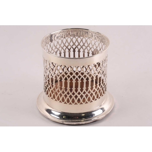 348 - A silver bottle holder. London 1908 by Mappin and Webb. Cylindrical with pierced sides and turned wo... 