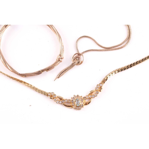 89A - A 9ct yellow gold signet ring, together with a 9ct yellow gold chain necklace, and a 9ct yellow gold... 