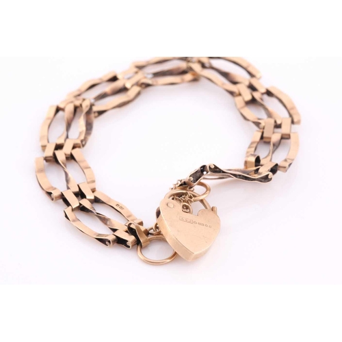 91 - A 9ct yellow gold gate-link bracelet, approximately 17 cm long, fastened with a safety chain and a h... 