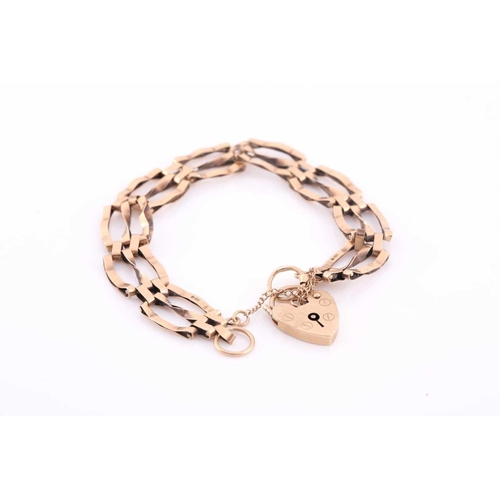 91 - A 9ct yellow gold gate-link bracelet, approximately 17 cm long, fastened with a safety chain and a h... 