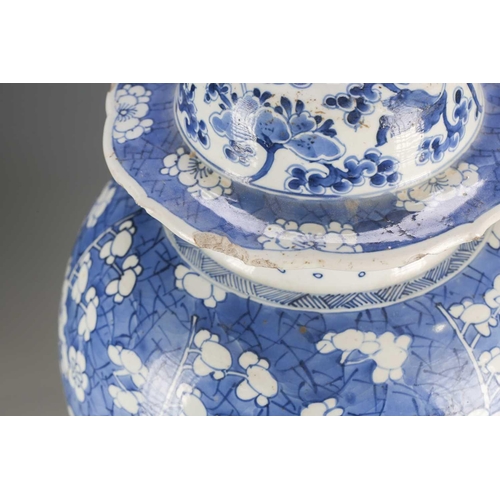 239 - A Chinese blue & white vase and cover, Qing, Kangxi, the cover with pointed knop and painted with lo... 