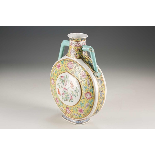 250 - A Chinese famille rose pilgrim flask, Qing, 19th century, the centre decorated with peaches and bats... 