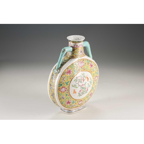 250 - A Chinese famille rose pilgrim flask, Qing, 19th century, the centre decorated with peaches and bats... 