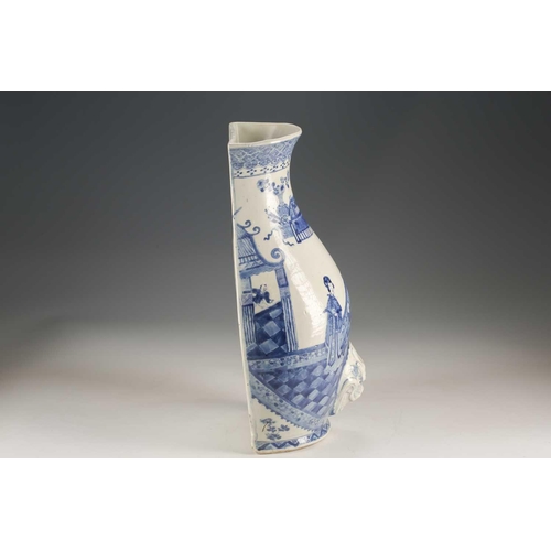 252 - A Chinese blue & white cistern, Qing, Qianlong, painted with court ladies and attendants below bands... 