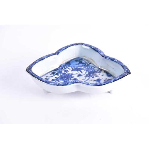 308 - A Chinese blue & white trefoil shaped dish, Ming, Wanli, with steep short sides, painted with a cric... 