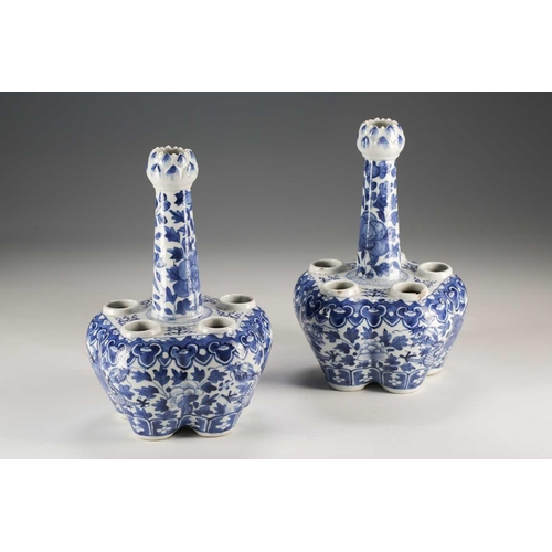 316 - A pair of Chinese blue & white quintal bulb vases, Qing, 19th century, each with artichoke mouth, th... 