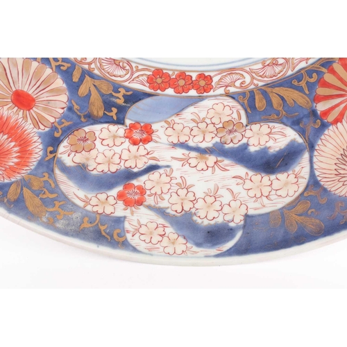 85 - A large Japanese imari dished charger, Edo period, 18th century, the centre with floral display fram... 