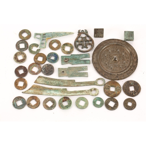 131 - A collection of thirty Chinese coins, to include knife and spade money, Warring States - Han dynasty... 