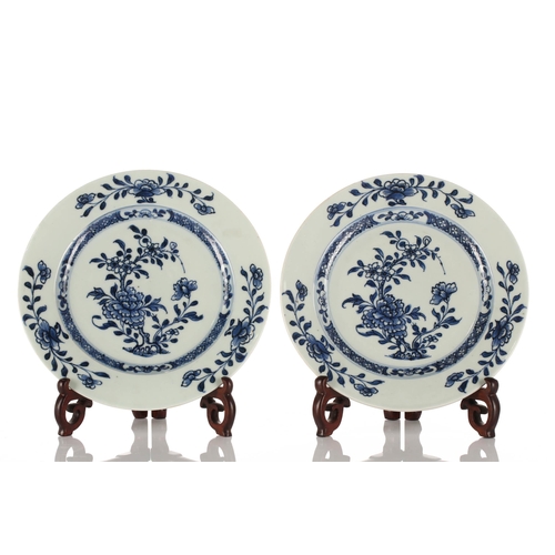 132 - A pair of Chinese blue & white Nanking porcelain plates, Qing, mid 18th century, painted with blosso... 