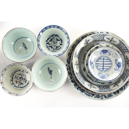 145 - A collection of Chinese Swatow porcelain, Qing, to include bowls, plates a jar with cover and a Pera... 