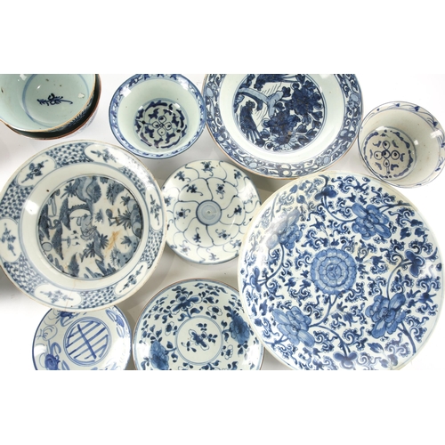 145 - A collection of Chinese Swatow porcelain, Qing, to include bowls, plates a jar with cover and a Pera... 