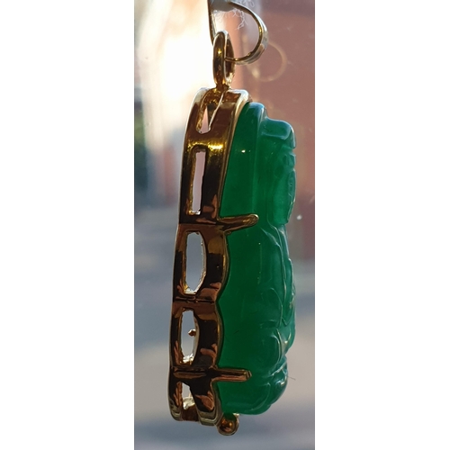 171 - An Eastern 18ct yellow gold and carved jadeite seated Buddha pendant. Marked 18K to the loop suspens... 