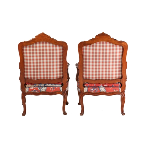 289 - A French Louis XV style walnut five-piece salon suite, Napoleon III, late 19th century, the suite co... 