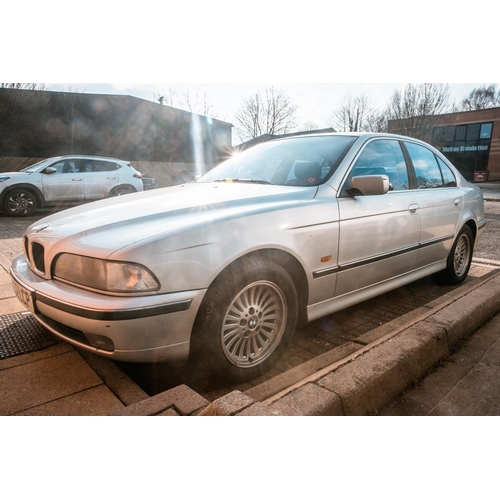 326 - A 1999 BMW 523i SE Auto silver saloon, registration V332 LCP, first registered 01/09/1999, mileage 1... 