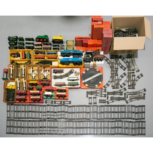 367 - A large quantity of model railway items, some boxed, to include Hornby Series, comprising engines, r... 