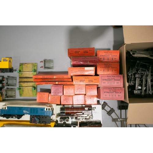 367 - A large quantity of model railway items, some boxed, to include Hornby Series, comprising engines, r... 