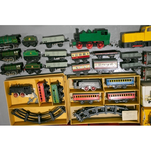 367 - A large quantity of model railway items, some boxed, to include Hornby Series, comprising engines, r... 