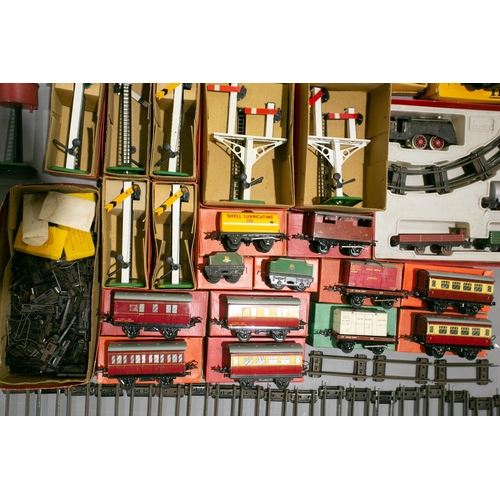 367 - A large quantity of model railway items, some boxed, to include Hornby Series, comprising engines, r... 