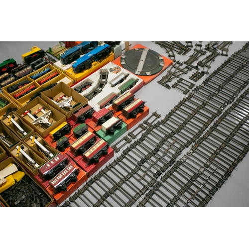 367 - A large quantity of model railway items, some boxed, to include Hornby Series, comprising engines, r... 