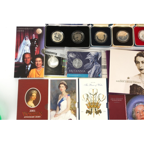 A collection of commemorative crown size silver and cupro-nickel £5 ...