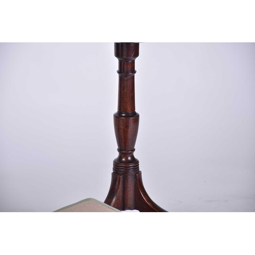 348 - A Regency dish topped circular mahogany wine table with an urn column and inverted sure supports ter... 