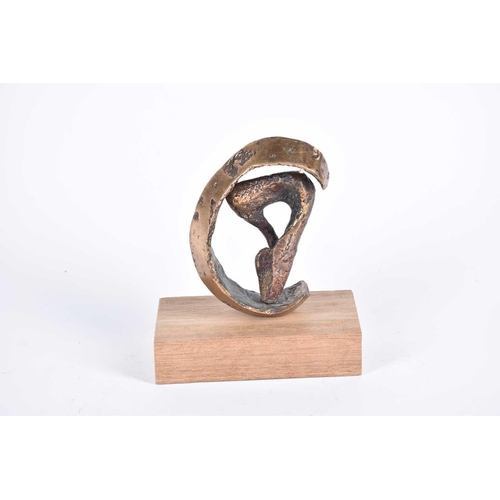 477 - An untitled modernist bronze sculpture, attributed to Naomi Blake FRBS (1924-2018) on a wooden plint... 