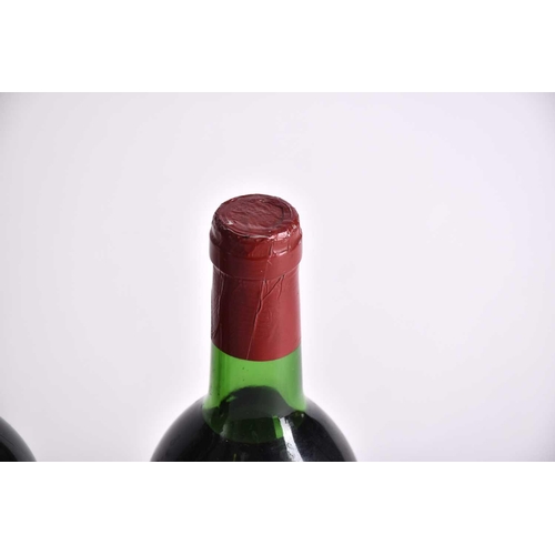 556 - A bottle of Chateau Lafite Rothschild, 1971, level at mid-shoulder, capsule good, together with a 19... 