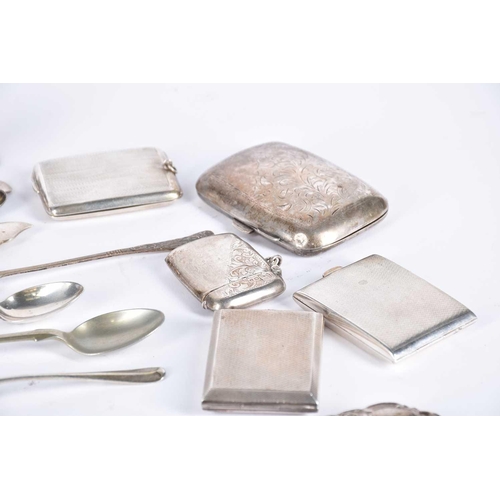 565 - A small collection of silver items to include table cruet, boxed coffee spoons, napkin rings and oth... 