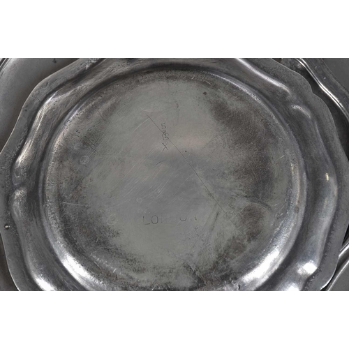 581 - A collection of 18th & 19th century pewter dishes, to include a large platter with touchmarks of Sty... 