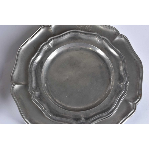 581 - A collection of 18th & 19th century pewter dishes, to include a large platter with touchmarks of Sty... 