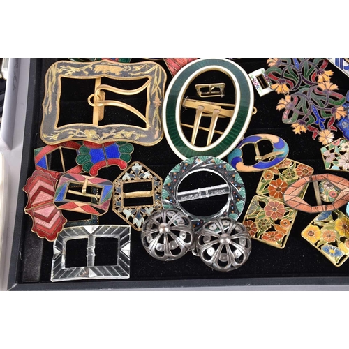 589 - A large single-owner collection of belt buckles, late 19th century and later, to include many art no... 