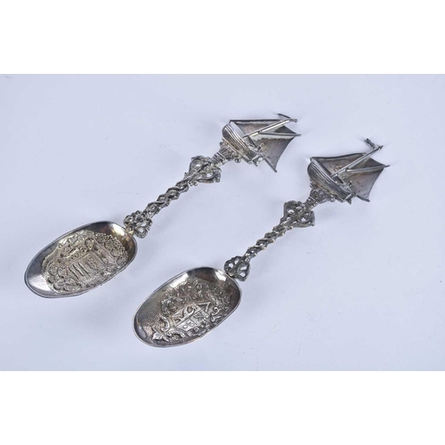 592 - An electrotype silver plate on copper charger, 19th century, probably Elkington, decorated with clas... 