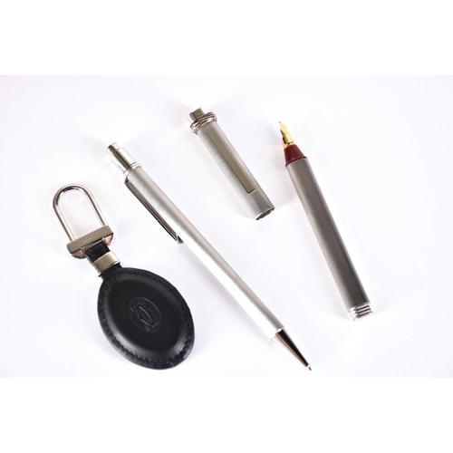 594 - A Must de Cartier writing set, comprising fountain pen, propelling pencil and leather key fob, the w... 