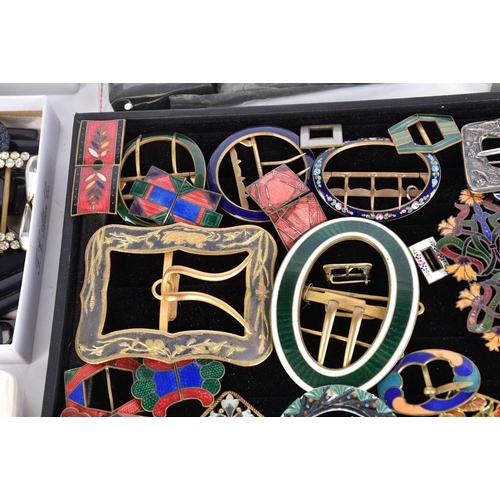 589 - A large single-owner collection of belt buckles, late 19th century and later, to include many art no... 