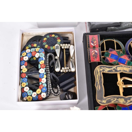 589 - A large single-owner collection of belt buckles, late 19th century and later, to include many art no... 