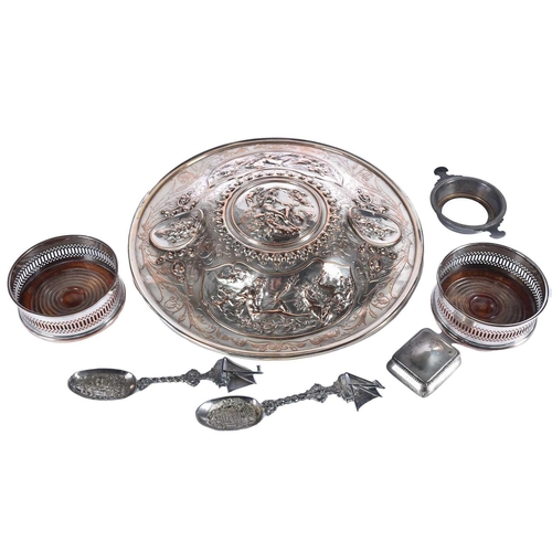 592 - An electrotype silver plate on copper charger, 19th century, probably Elkington, decorated with clas... 