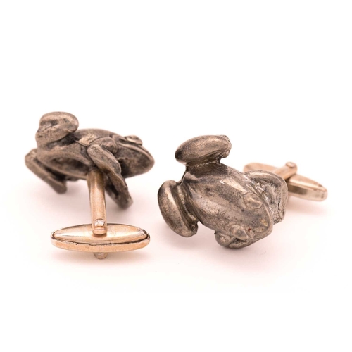 101 - A pair of novelty frog cufflinks in white metal, each comprises a casted frog figure fitted with a U... 