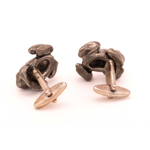 101 - A pair of novelty frog cufflinks in white metal, each comprises a casted frog figure fitted with a U... 