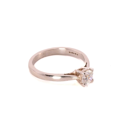 106 - A diamond solitaire ring in platinum, composed of a brilliant diamond with an estimated weight of 0.... 