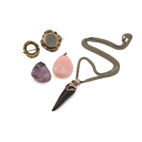 108 - A mixed lot of pendants and brooches, to include a horn pendant on a white metal mount, to a double ... 