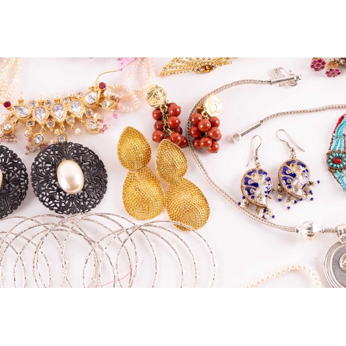 12 - A quantity of costume jewellery, to include examples of an 18ct gold Victorian crescent and star bro... 
