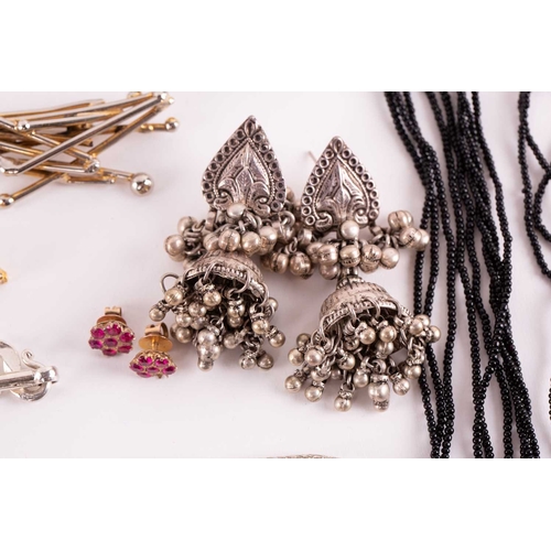 12 - A quantity of costume jewellery, to include examples of an 18ct gold Victorian crescent and star bro... 