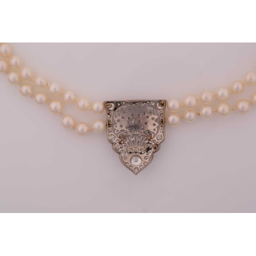 120 - A Belle Époque style pearl choker, comprises a 'giardinetti' centrepiece bordered with millgrain det... 