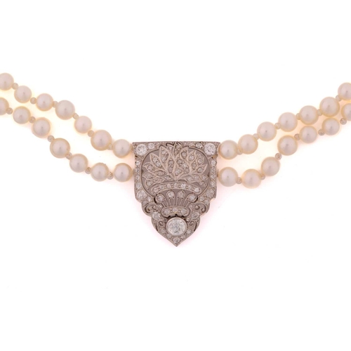 120 - A Belle Époque style pearl choker, comprises a 'giardinetti' centrepiece bordered with millgrain det... 