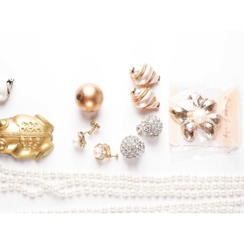 246 - A mixed collection of costume jewellery including necklaces, bangles, clip-on earrings and various b... 