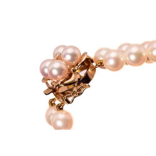 262 - A double row pearl bracelet with a matching ring, the bracelet comprises two strands of 6.0 mm round... 