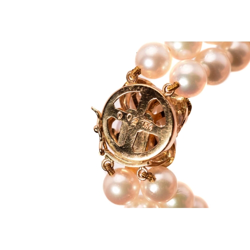 262 - A double row pearl bracelet with a matching ring, the bracelet comprises two strands of 6.0 mm round... 
