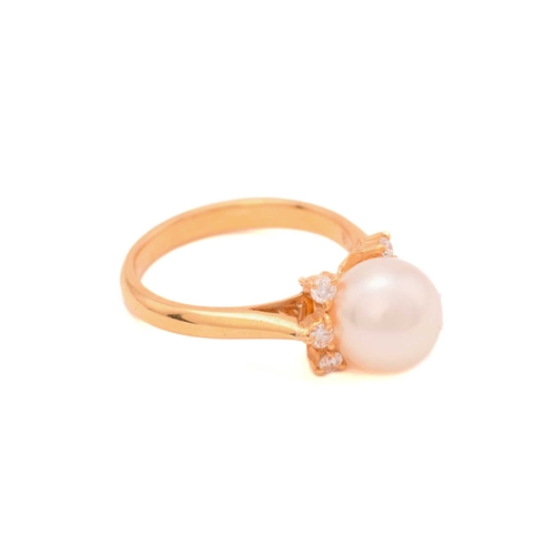 262 - A double row pearl bracelet with a matching ring, the bracelet comprises two strands of 6.0 mm round... 