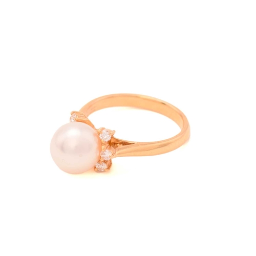 262 - A double row pearl bracelet with a matching ring, the bracelet comprises two strands of 6.0 mm round... 